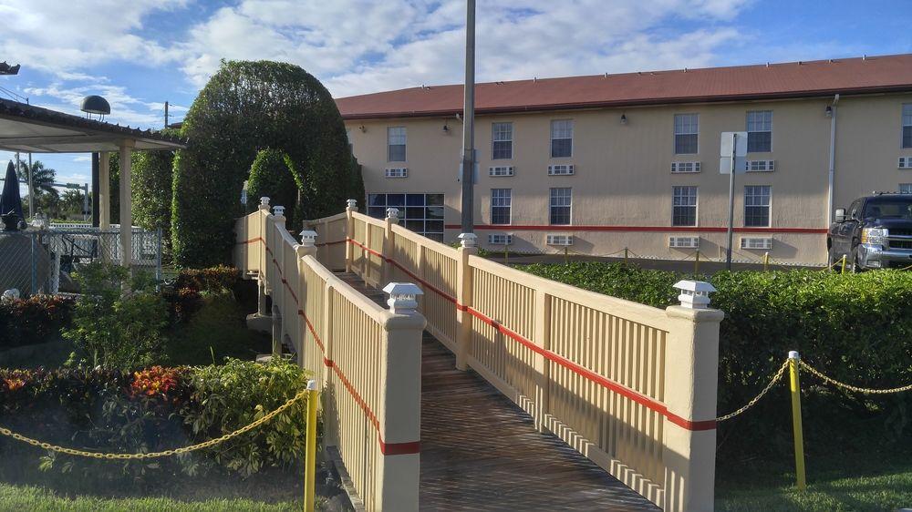 Belmont Inn & Suites Florida City Exterior photo