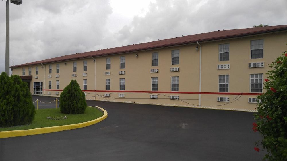 Belmont Inn & Suites Florida City Exterior photo