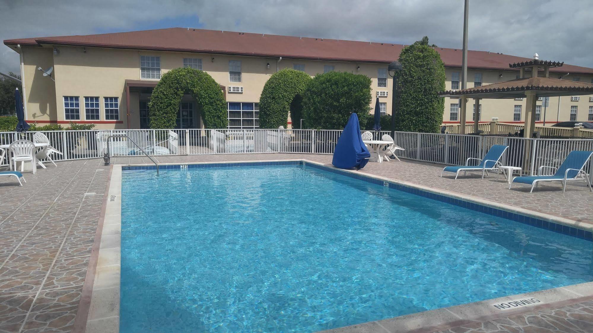 Belmont Inn & Suites Florida City Exterior photo